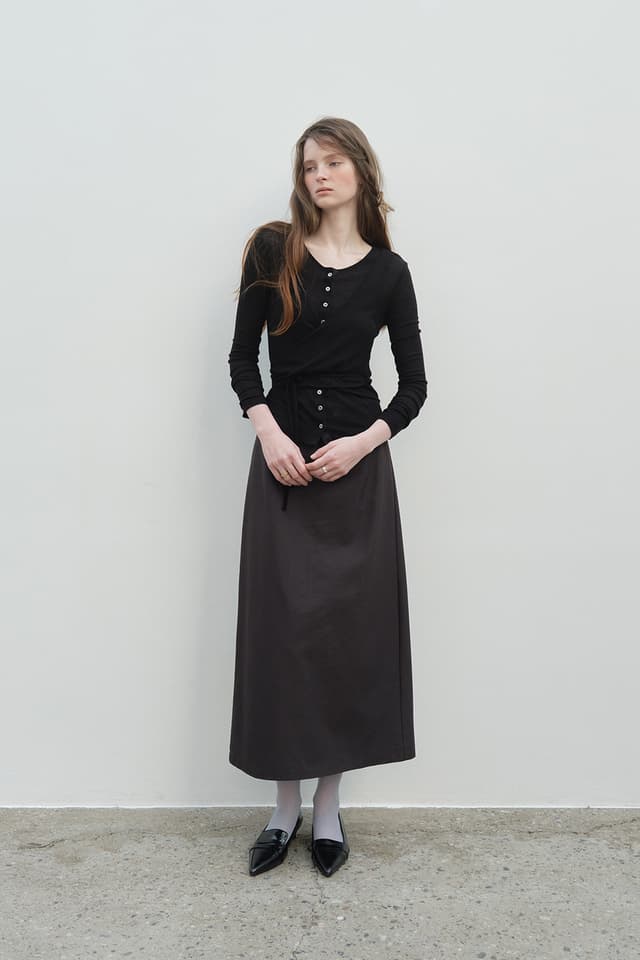 [3/20 순차 배송] 브이-랩 버튼 티셔츠 BLACK